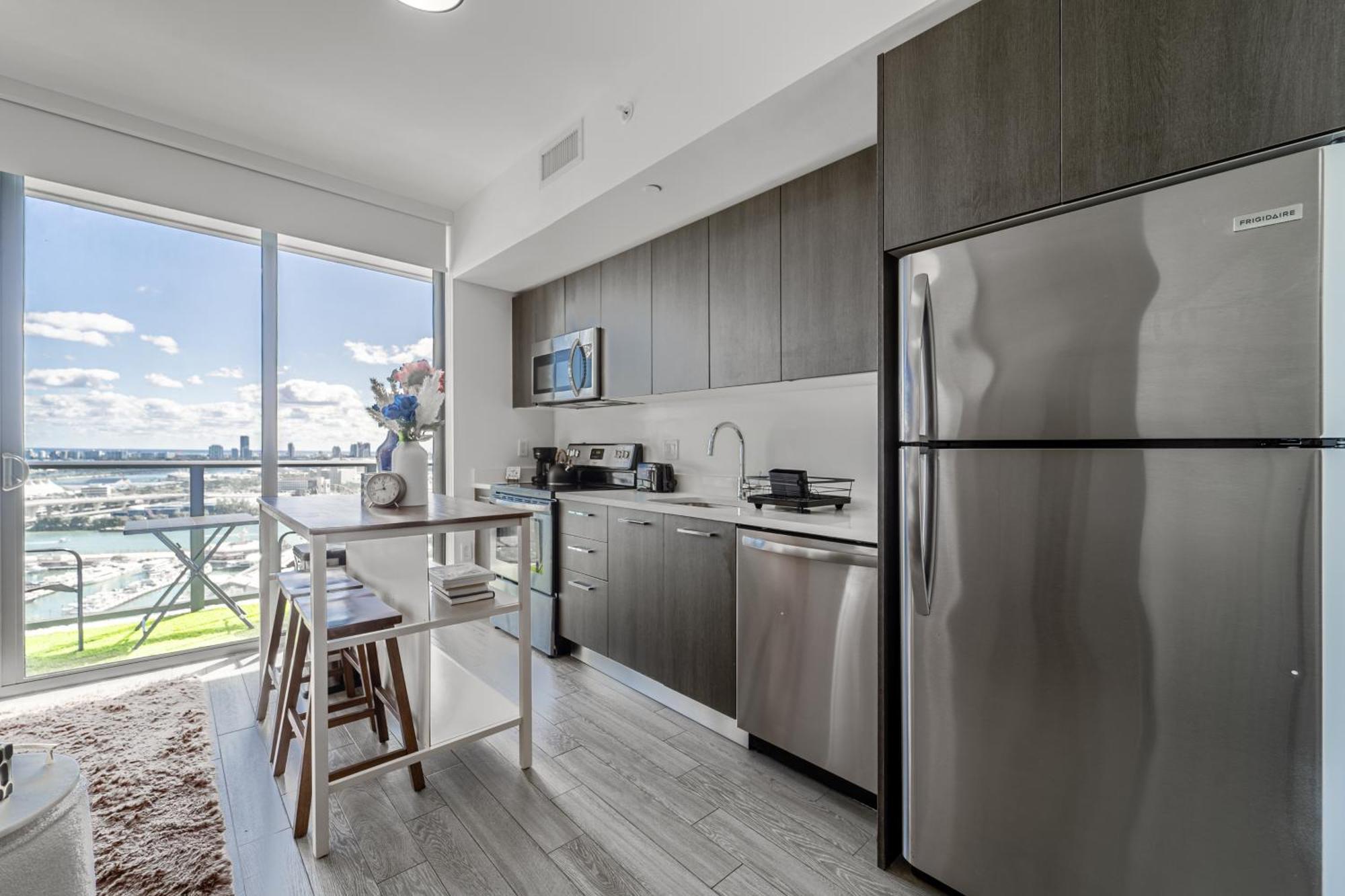 Tr Miami 2 Bedroom, 1 Bedroom, And Studio Condos With Balconies Ngoại thất bức ảnh