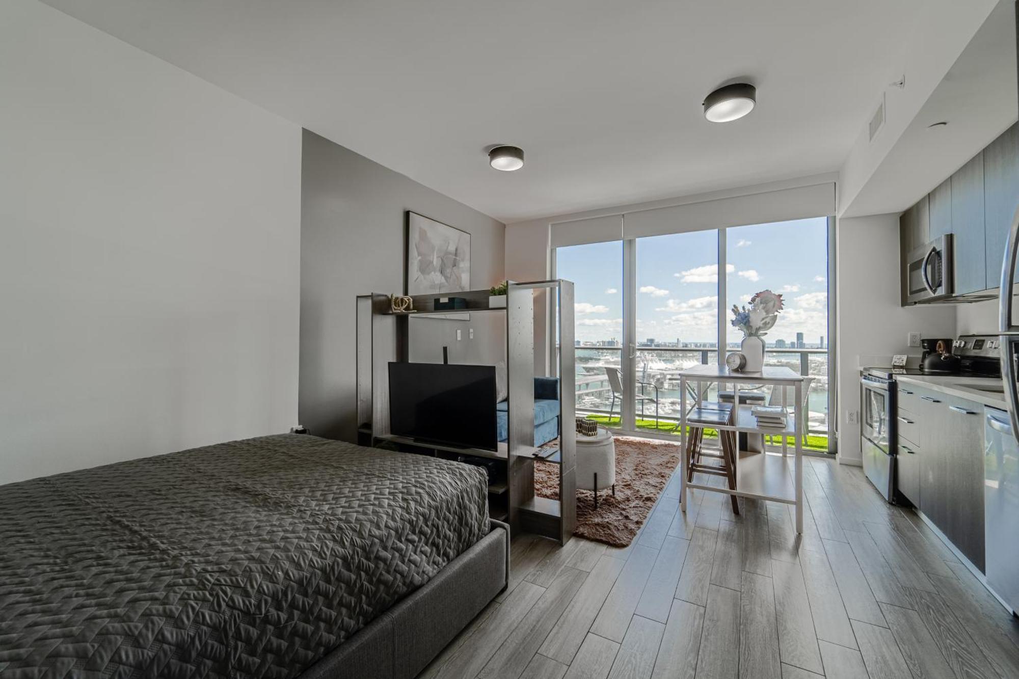 Tr Miami 2 Bedroom, 1 Bedroom, And Studio Condos With Balconies Ngoại thất bức ảnh