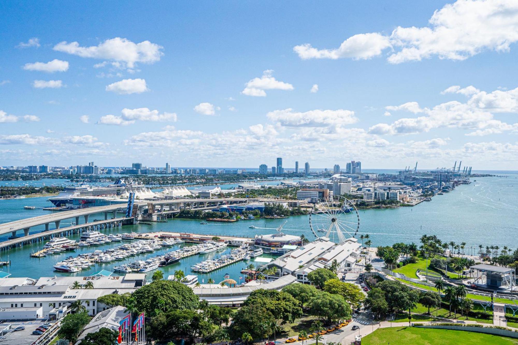 Tr Miami 2 Bedroom, 1 Bedroom, And Studio Condos With Balconies Ngoại thất bức ảnh