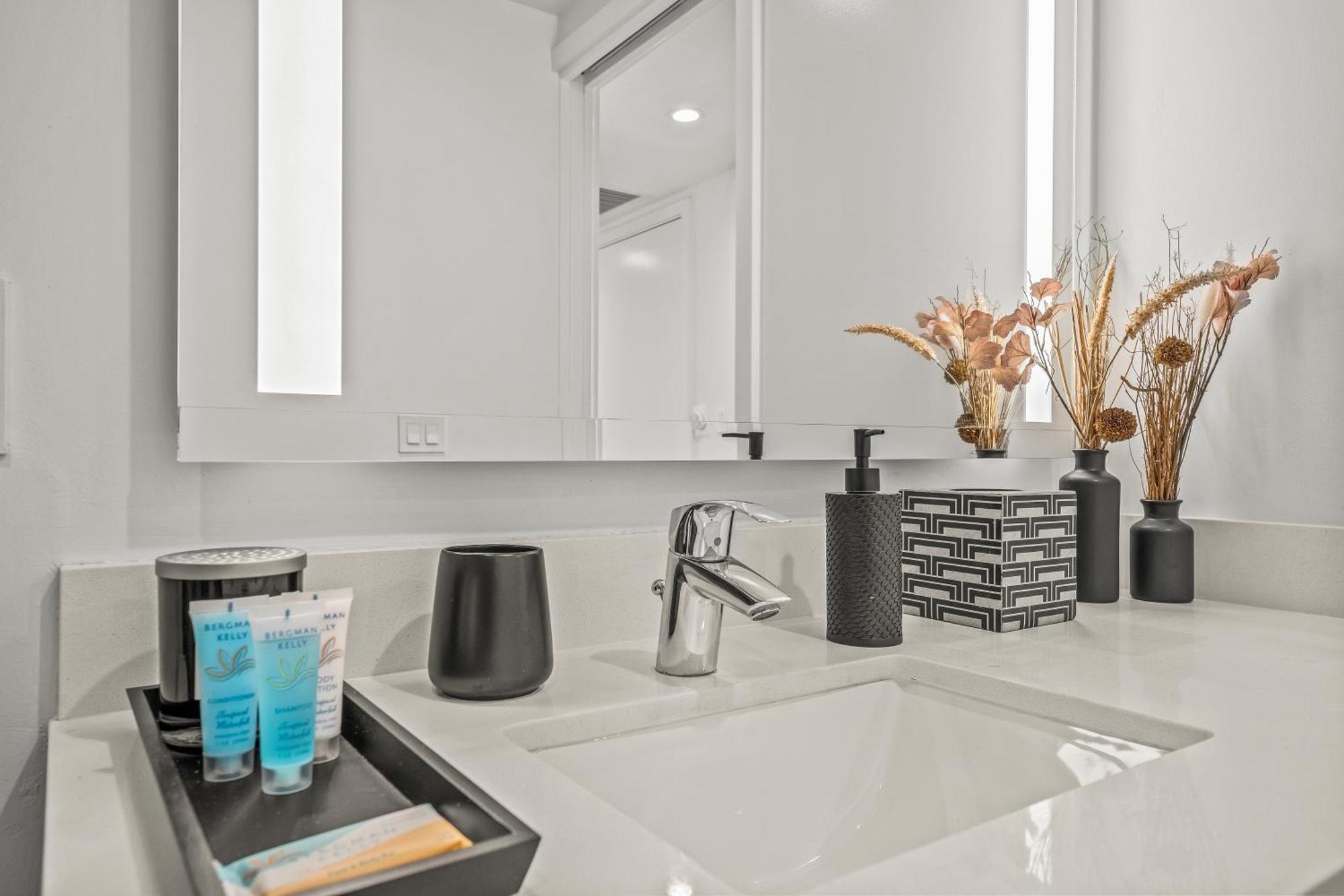 Tr Miami 2 Bedroom, 1 Bedroom, And Studio Condos With Balconies Ngoại thất bức ảnh