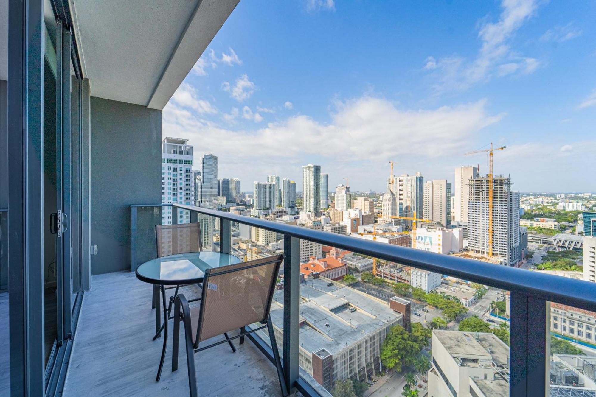 Tr Miami 2 Bedroom, 1 Bedroom, And Studio Condos With Balconies Ngoại thất bức ảnh