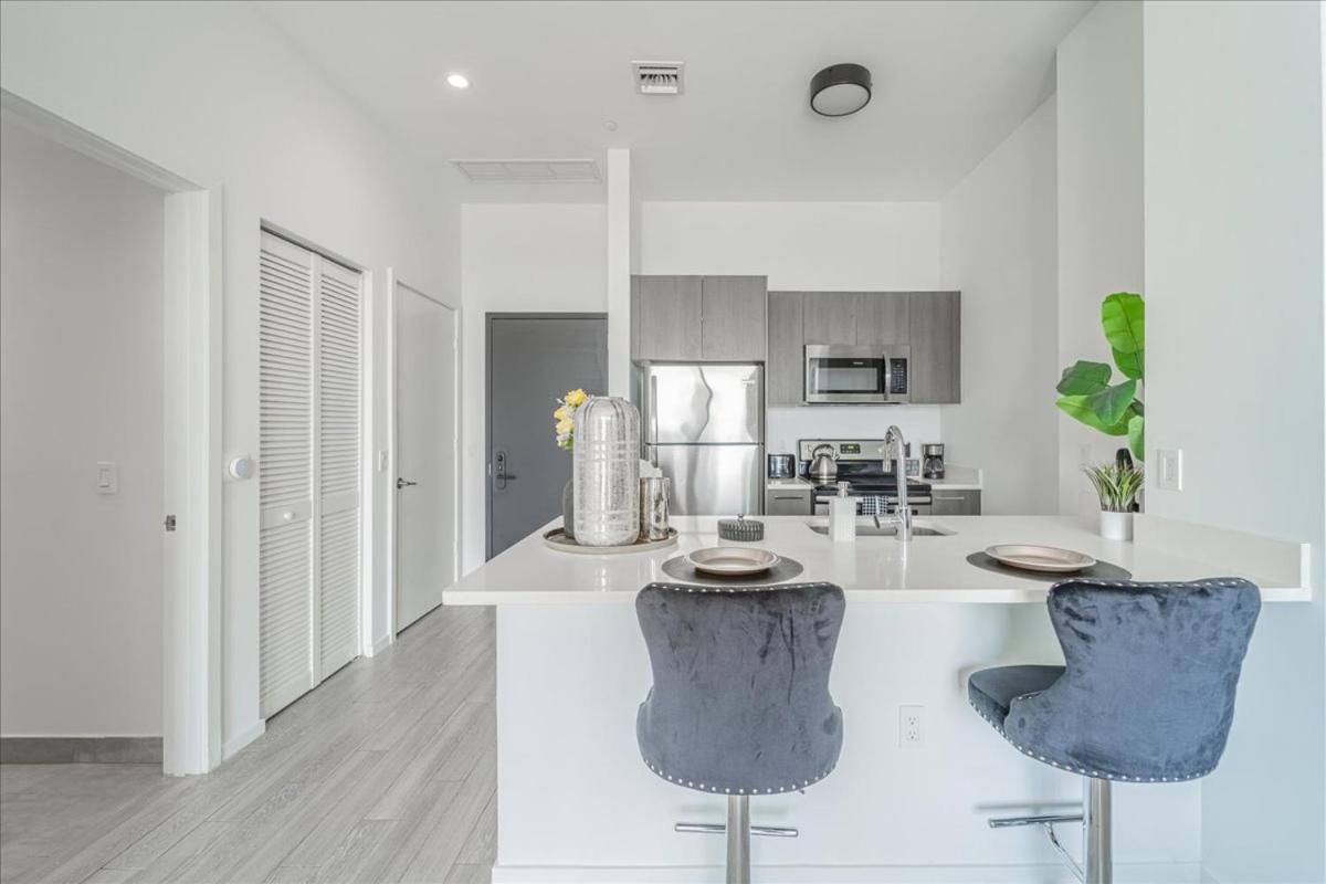 Tr Miami 2 Bedroom, 1 Bedroom, And Studio Condos With Balconies Ngoại thất bức ảnh